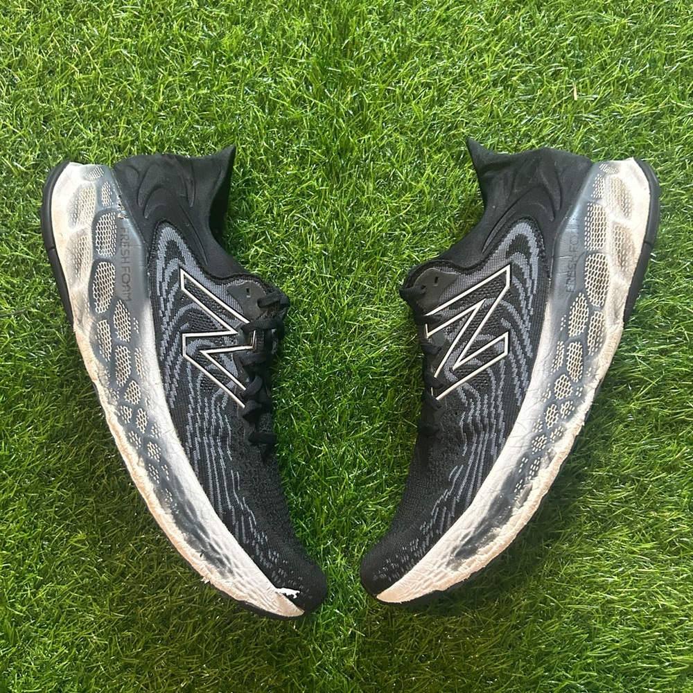 New Balance Men's Black and Gray Athletic Running Shoes